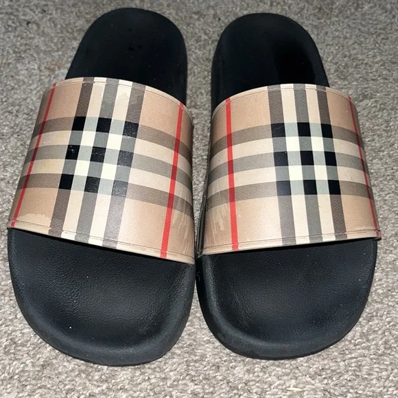 His & Hers Burberry slides bundle - Picture 3 of 4